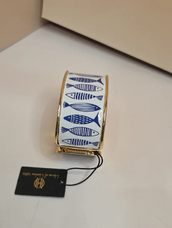 💛🔹️House of Harlow 🔹️1960 White Enamel Bangle with Blue Fish Hinge Bracelet - Picture 3 of 6